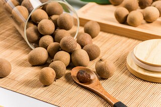 歌颂母爱的现代诗句（歌颂母爱的现代诗100）