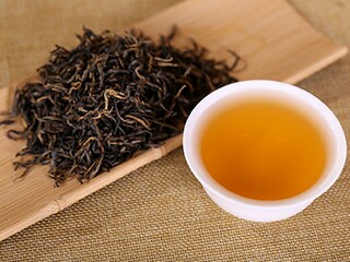 幼儿园教师新年活动的主持词_幼儿园教师年会主持