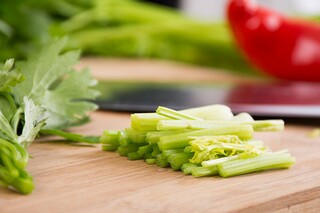 《酬鸿胪裴主簿雨后睢阳北楼见赠之作一作王昌龄诗》原文及解（酬cuo）